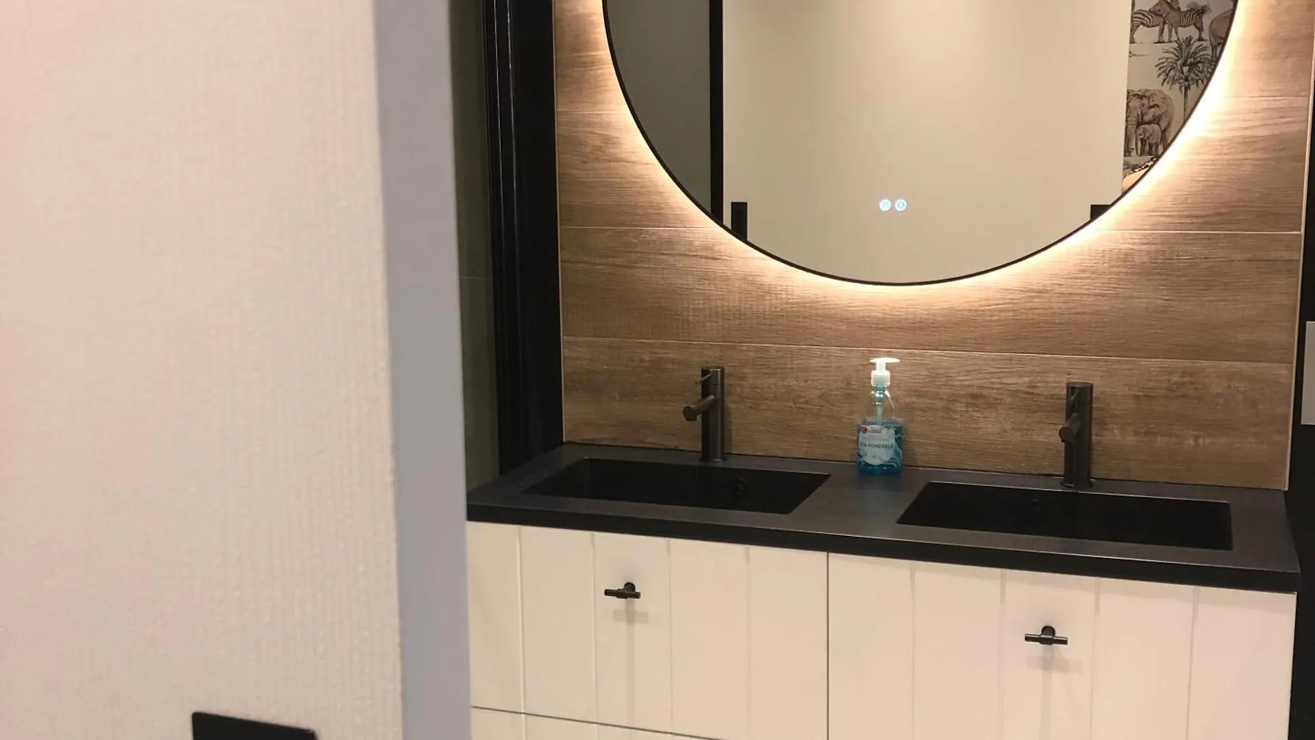 Bed & Breakfast Selemo B&B: Private Business & Leisure Retreat Ghent